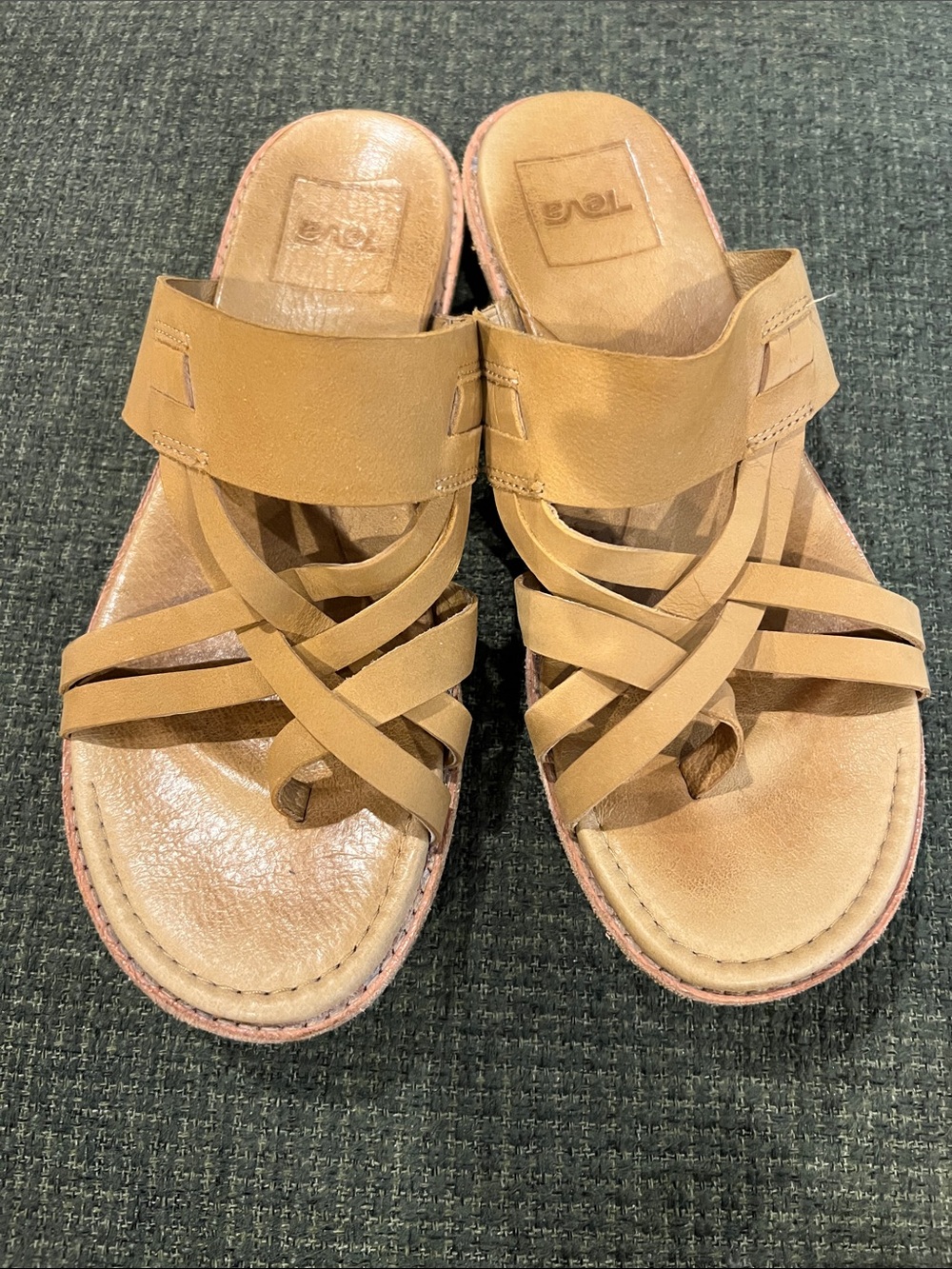 Teva Encanta Women’s Tan Strappy Leather Slide Sandals (sz 9)